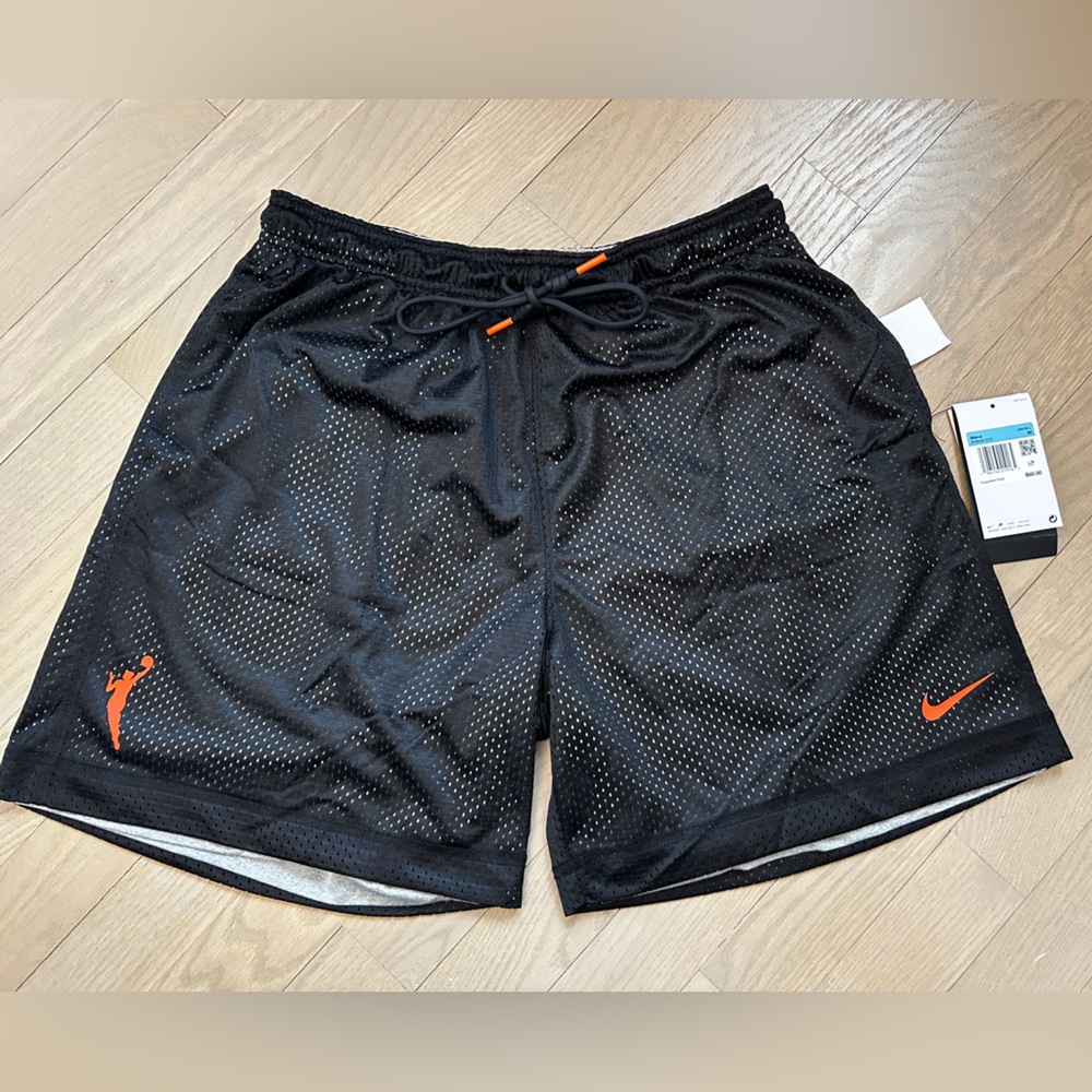 BNWT Men’s reversible Nike WNBA shorts, size medium loose fit
